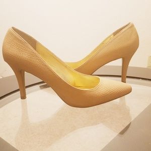 EUC 1.4.3 Girl Owanda Pump Heels. Size: 9